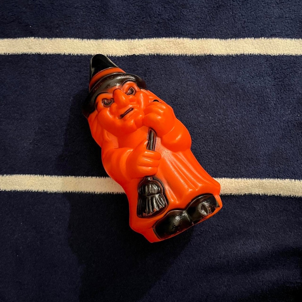 Vintage Blow Mold Witch Orange and Black 1981 Empire USA Carolina 9.5” no plug